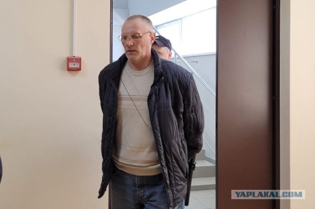 В Новосибирске педофил набросился на первоклассницу в подъезде