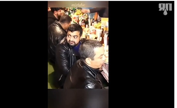 А эта свадьба, свадьба, свадьба пела и плясала