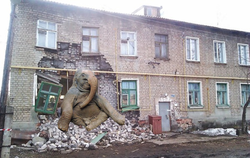 Индийские сельчане спасли слоненка