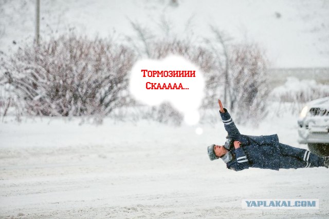 Фотожаба: полицейский в снегу