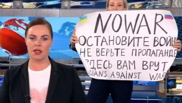 Опять плакаты на Первом