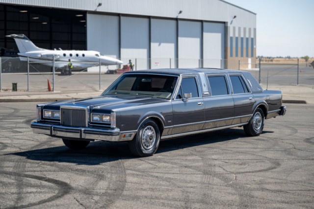 Lincoln Town Car 1984 — Воплощение американского лимузина