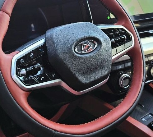 Новейший автомобиль Lada Azimut в "максималке" показали изнутри