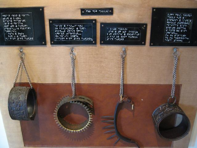 Старинные ошейники для собак