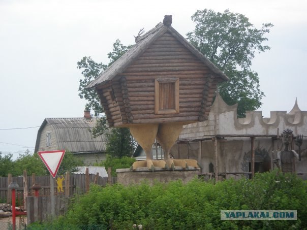 Самый узкий дом в Сугинами