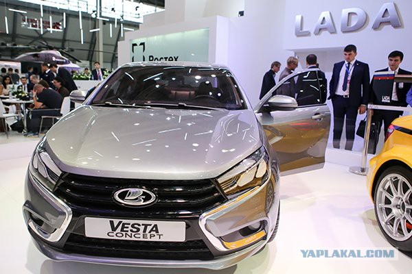 АвтоВАЗ назвал цену Lada Vesta