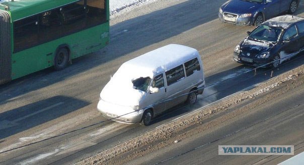 Собянин запретил чистить машины от снега