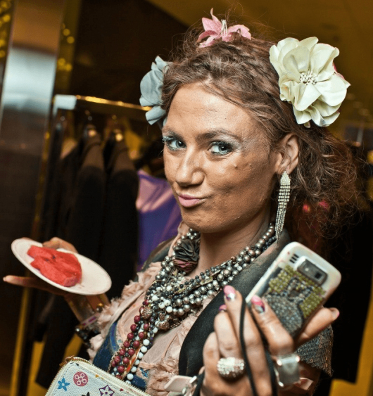 Света Яковлева - звезда московских тусовок (18 фото + 1 видео)