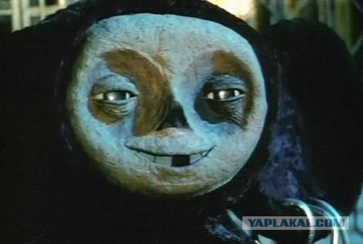 Иду на кухню...включаю свет...а там