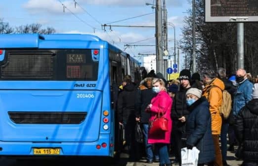 С 8 ноября для пожилых москвичей в возрасте старше 60 лет блокируется бесплатный проезд в транспорте