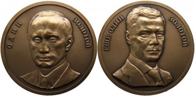 ЦБ повысил курс доллара сразу на три рубля.