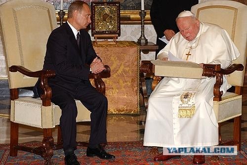 У гроба Папы Иоанна Павла II