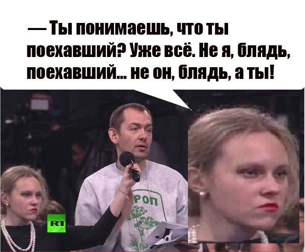 Девушка, разносящая микрофон, источает добро!