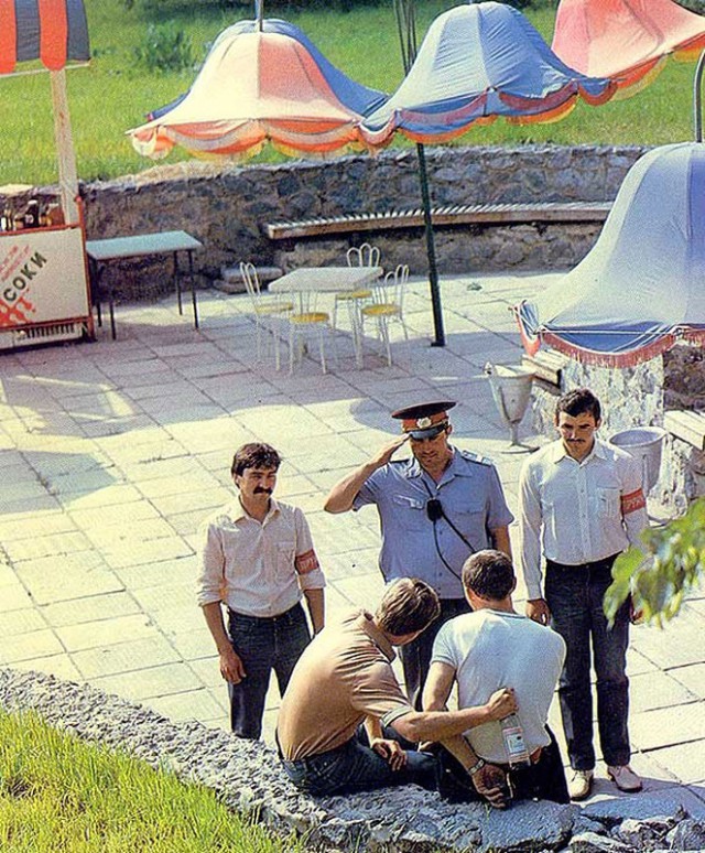 Клуб анонимных алкоголиков.