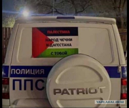 Сотни дагестанцев собрались у аэропорта в Каспийске — там должен приземлиться рейс из Израиля