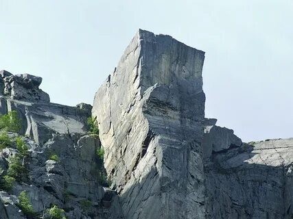 Марс и квадратные образования на нём