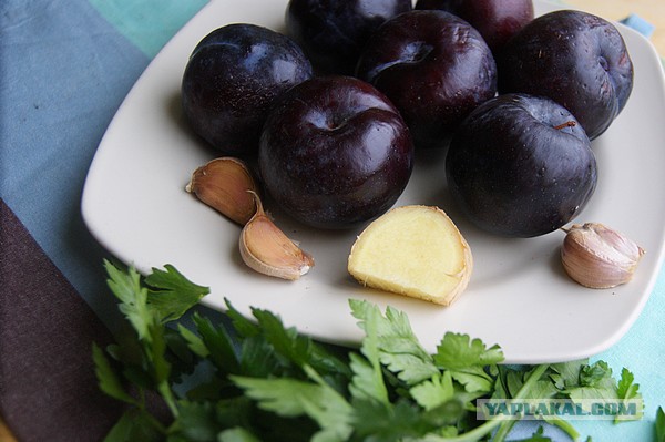 Свиные стейки.. С чесноком, розмарином, И со сливовым соусом