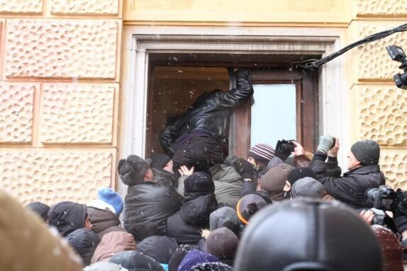 Украина штурмует верховную раду!