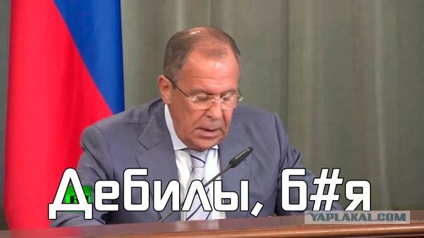Депутат Рады сорвал российский флаг с консульства РФ во Львове