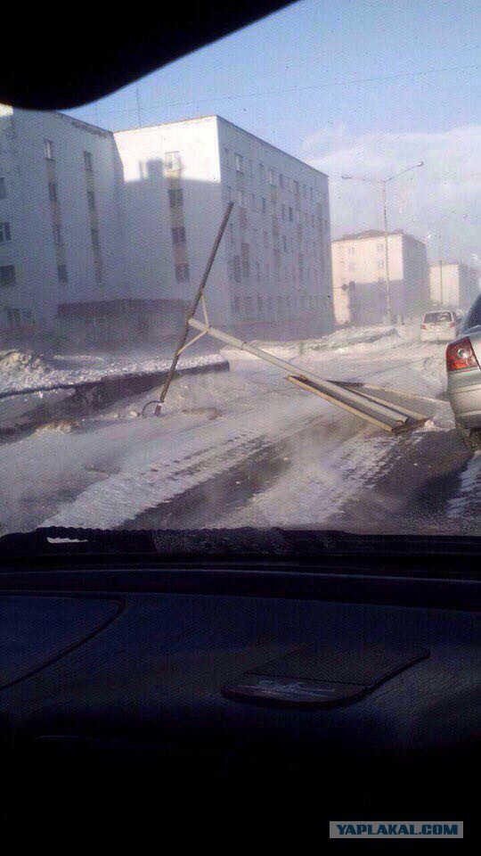 В аэропорту Норильска ветром снесло Boeing