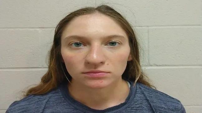 25-летняя учительница возила к себе домой школьника и занималась с ним сексом