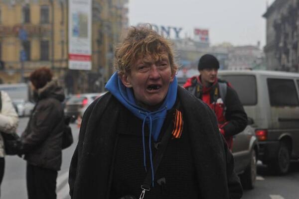 "Георгиевские " ленточки против флагов УПА