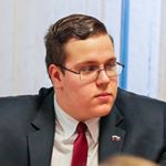 Член молодёжного парламента Калужской области Денис Зиновкин устроил пьяную тусовку с дружками на набережной Севастополя