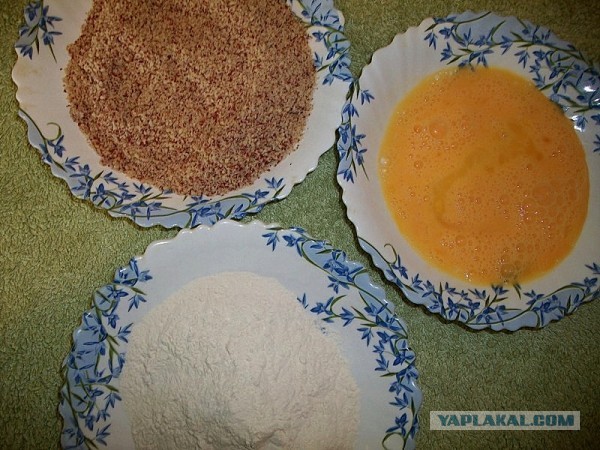 «Ишь грудь выпячила, бёдрами виляет, - Курица!», совместный пост  - Frau Marta и Mitsv