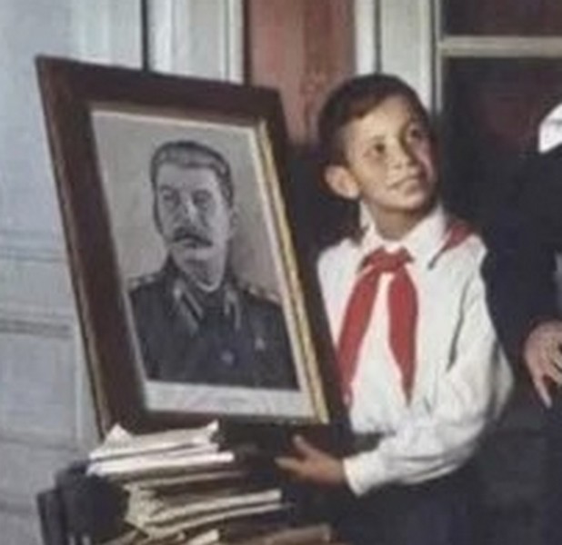 Печально, но даже нейродура умнее антисталиниста...