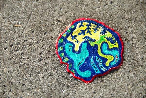 Пожевал, выплюнул - нарисовал картину