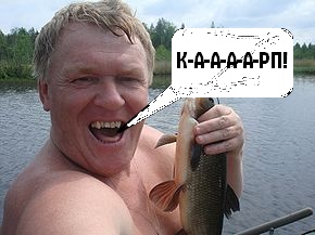 Мужик поймал не маленького карпа