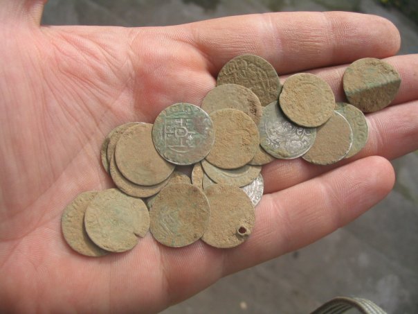 Искатели сокровищ на крымских пляжах