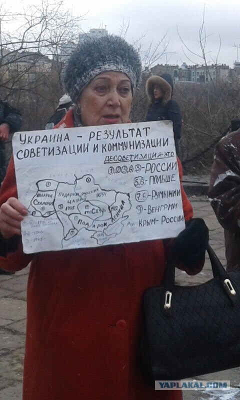 В Киеве правые радикалы напали на митинг