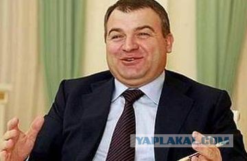 ЦБ повысил курс доллара сразу на три рубля.