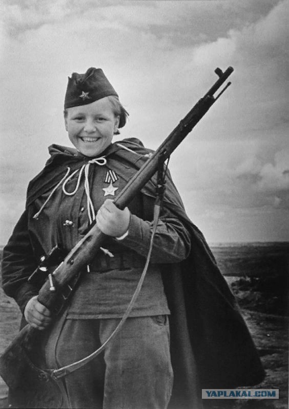 Женщины и война. Только улыбки
