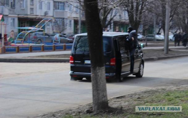 Восточную  Украину в состав РОССИИ.