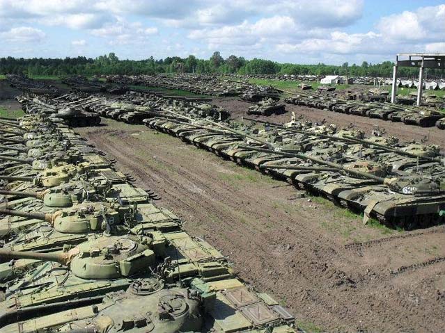 Поезд на заброшенных путях, Сибирь