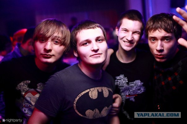 Крутые ребята против одной девушки