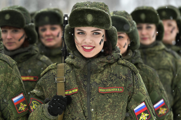 С 23 февраля вас дорогие девушки!