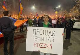 Показавшего видео с многочасовыми пытками студенток на российской автомойке жестоко избили