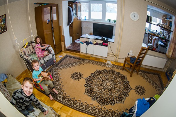 Многодетной семье из Екатеринбурга разрешили построить дом высотой в ноль этажей