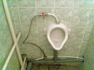 Как приучить мужа правильно пользоваться туалетом?