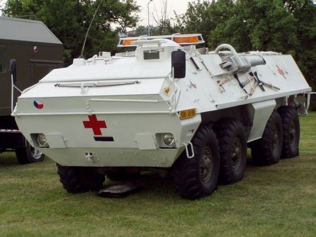 Женщина запарковала свой Mitsubishi Lancer загородив проезд скорой помощи