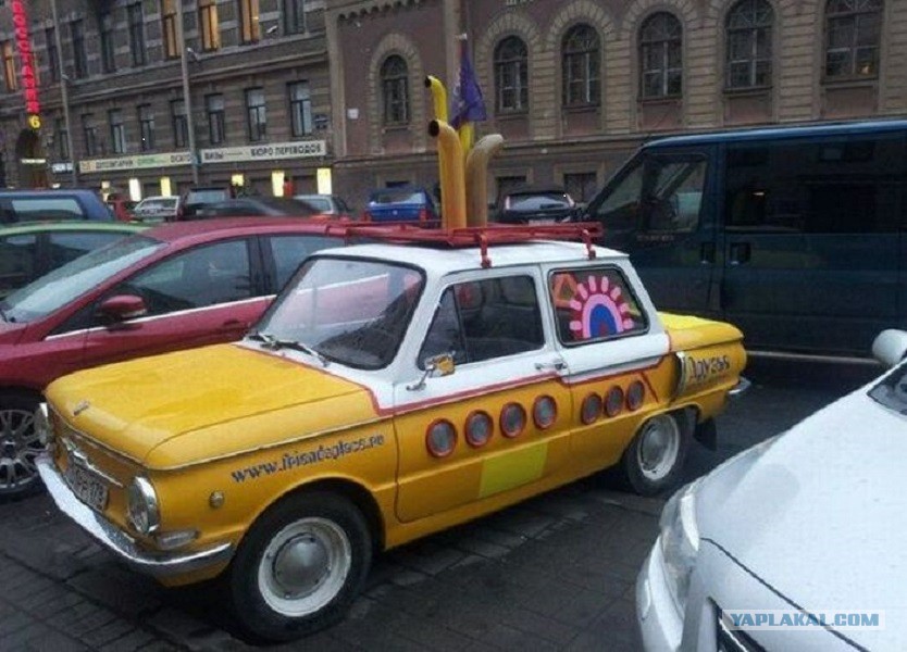 QX Infiniti Yellow Submarine