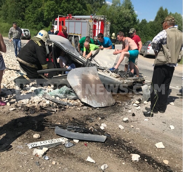 Жуткая авария на КАДе: Камаз "присел" на Матиз - всё всмятку
