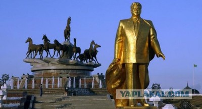 В Пензе решили «воздать должное вождю» и покрасили Ленина в золотой