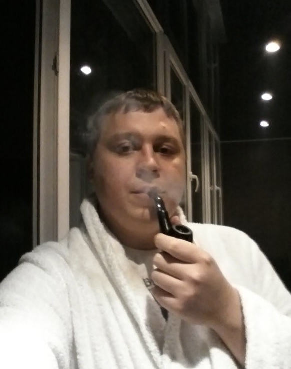 Зарукожопил пол на балконе