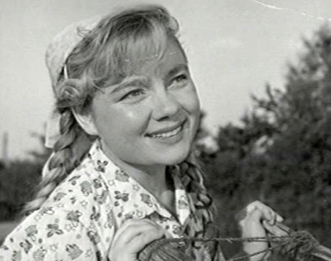 «Вот теперь ты мужчина», — сказала она, радостно схватив его за палку