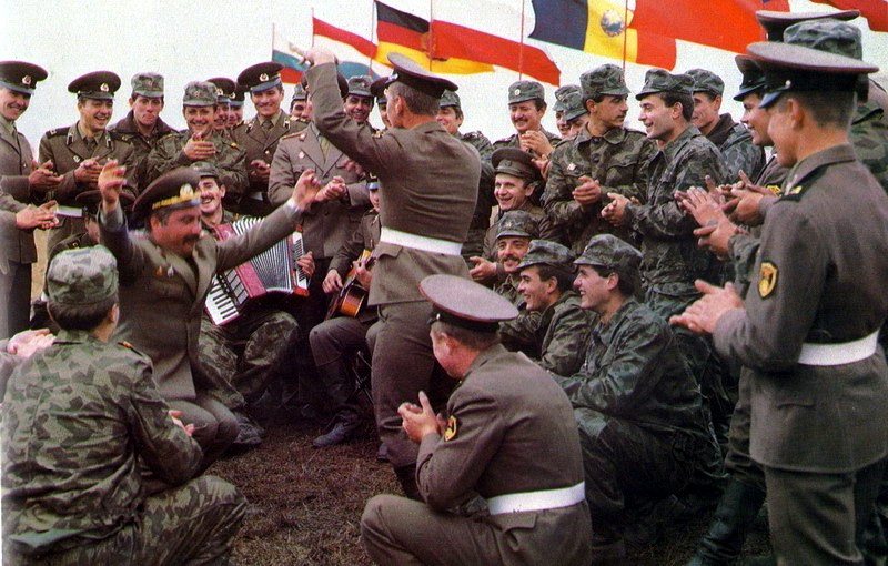 Варшава военные