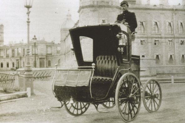 Международная автомобильная выставка в Михайловском манеже. 1913г.
